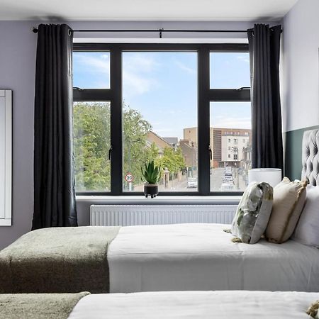 Stylish & Spacious 3 Bed Apartment With Fast Wifi, Close To Tube & Wembly Londres Extérieur photo