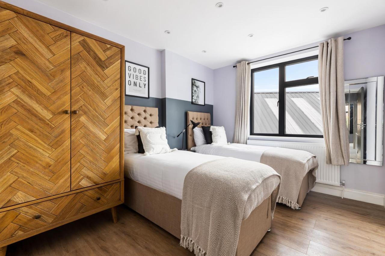Stylish & Spacious 3 Bed Apartment With Fast Wifi, Close To Tube & Wembly Londres Extérieur photo