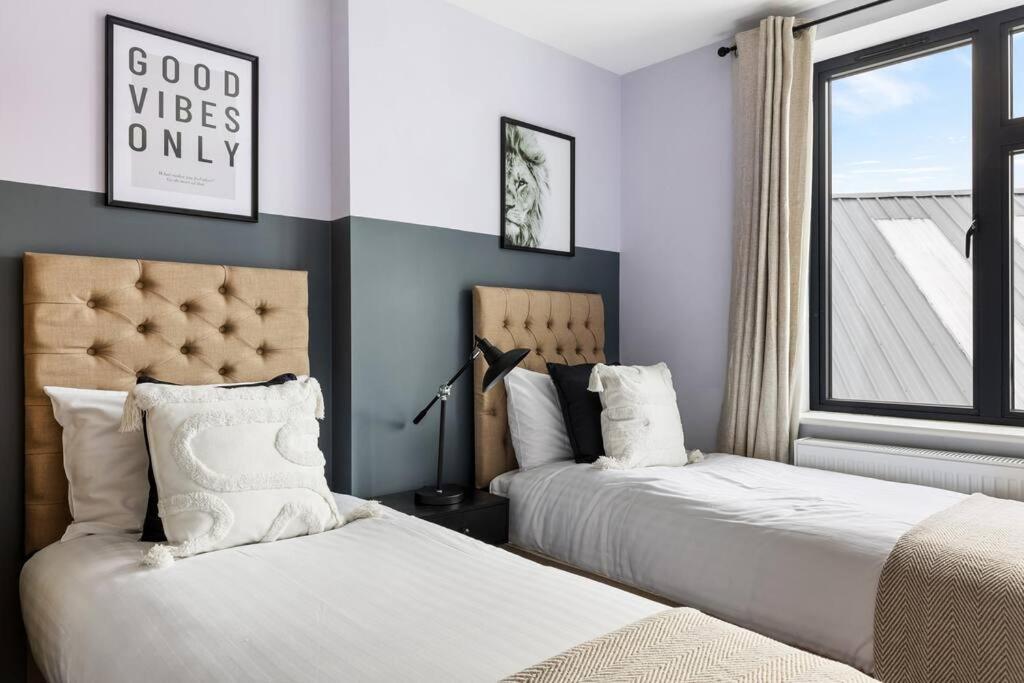 Stylish & Spacious 3 Bed Apartment With Fast Wifi, Close To Tube & Wembly Londres Extérieur photo