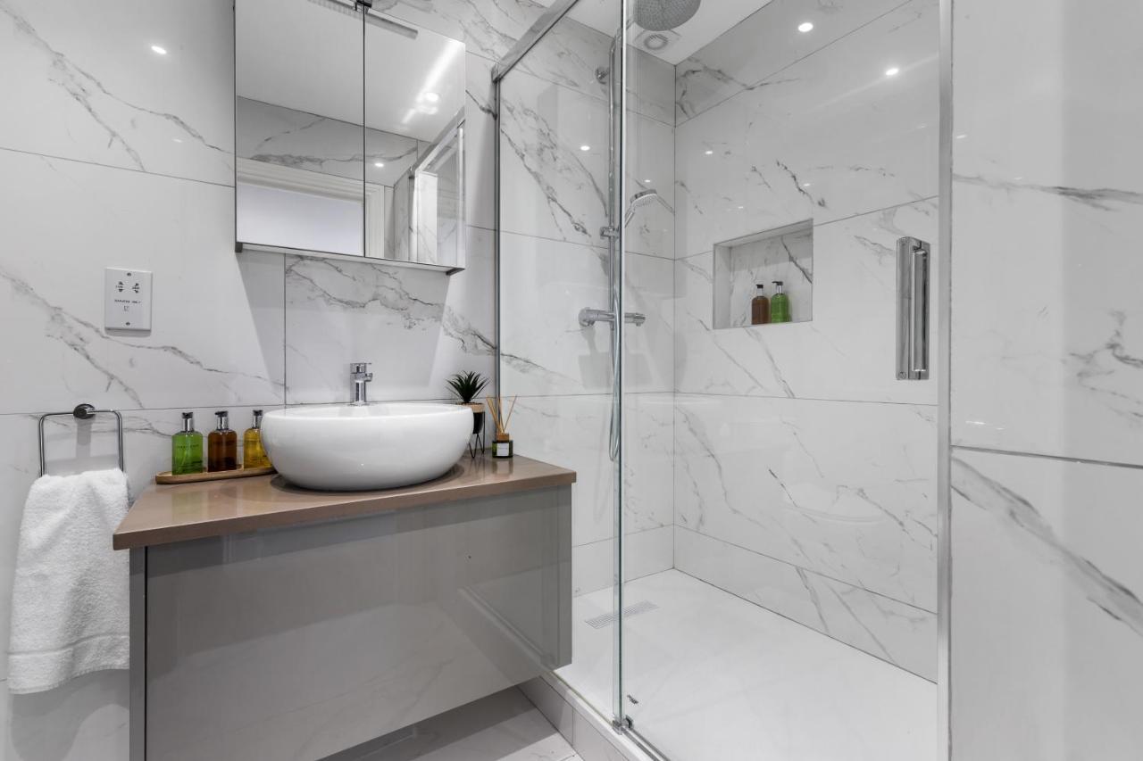Stylish & Spacious 3 Bed Apartment With Fast Wifi, Close To Tube & Wembly Londres Extérieur photo