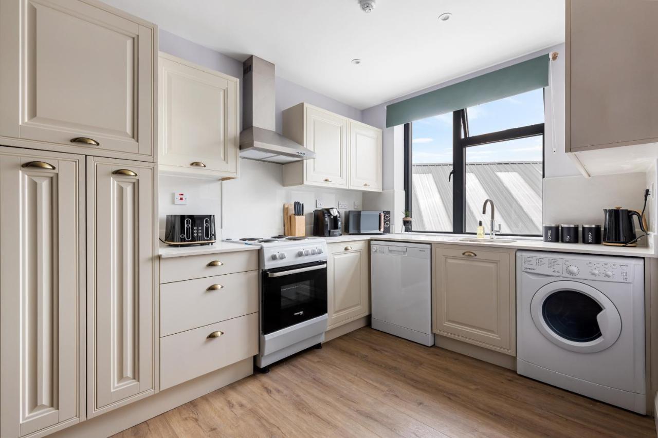 Stylish & Spacious 3 Bed Apartment With Fast Wifi, Close To Tube & Wembly Londres Extérieur photo