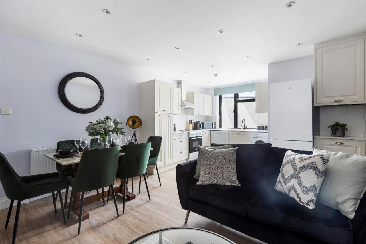 Stylish & Spacious 3 Bed Apartment With Fast Wifi, Close To Tube & Wembly Londres Extérieur photo