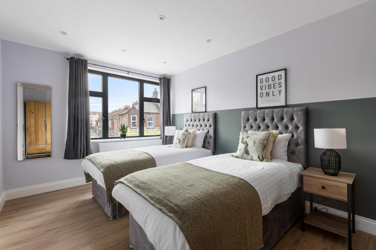 Stylish & Spacious 3 Bed Apartment With Fast Wifi, Close To Tube & Wembly Londres Extérieur photo