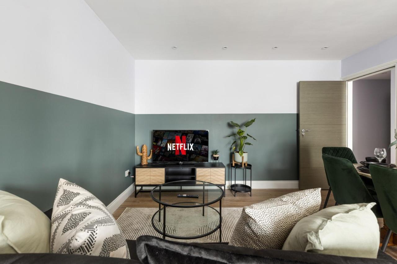 Stylish & Spacious 3 Bed Apartment With Fast Wifi, Close To Tube & Wembly Londres Extérieur photo