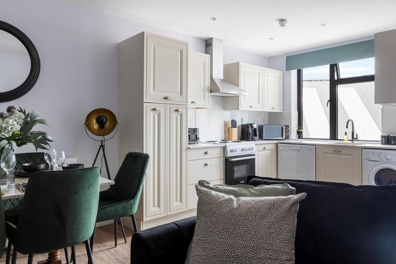 Stylish & Spacious 3 Bed Apartment With Fast Wifi, Close To Tube & Wembly Londres Extérieur photo